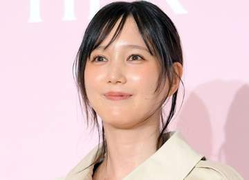 本田翼 オフショルダーが「女神」GWピクニックの姿に反響「素足が良いね」「今日も可愛い女神」