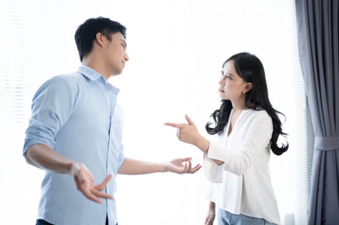 周囲の人が離れていく…性格がキツイ人に共通する特徴5つ