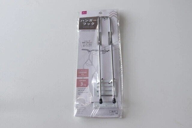 ダイソーのハンガーフックのパッケージ