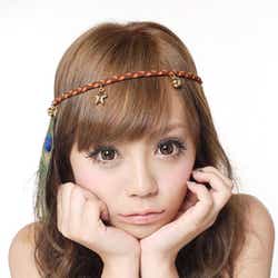 モデルプレス - 突然の活動休止から2年・・・人気モデルが表紙に”返り咲き”