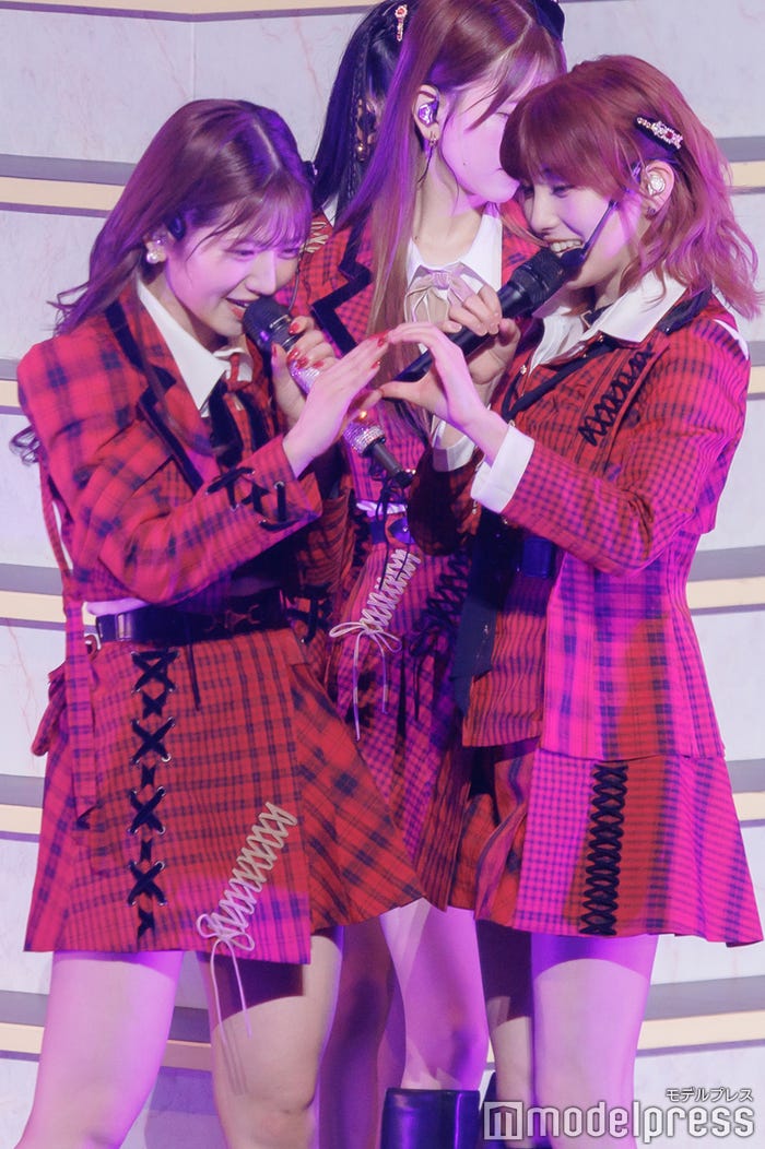 村山彩希、岡田奈々(C)モデルプレス