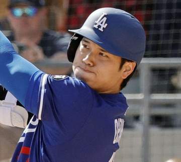 大谷翔平「あぁ-！」絶叫のち激走 自打球当ててもん絶も二盗→三塁タッチアップ 初回は四球から先制ホームイン チーム4連勝へけん引