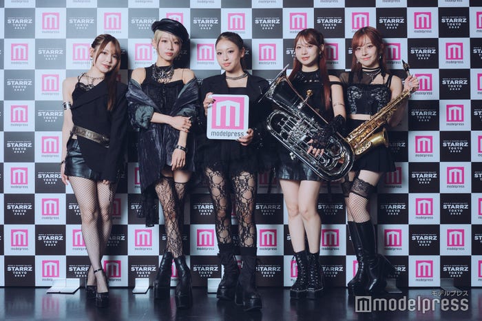 (左から)杏実、栞音、愛佳、聖奈、佳子/CiON(C)モデルプレス