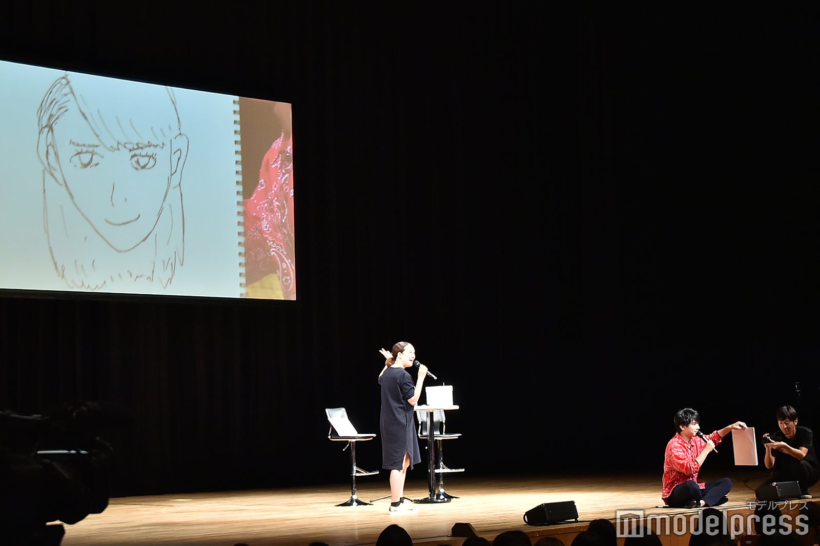 吉沢亮、ファンの似顔絵を披露（C）モデルプレス