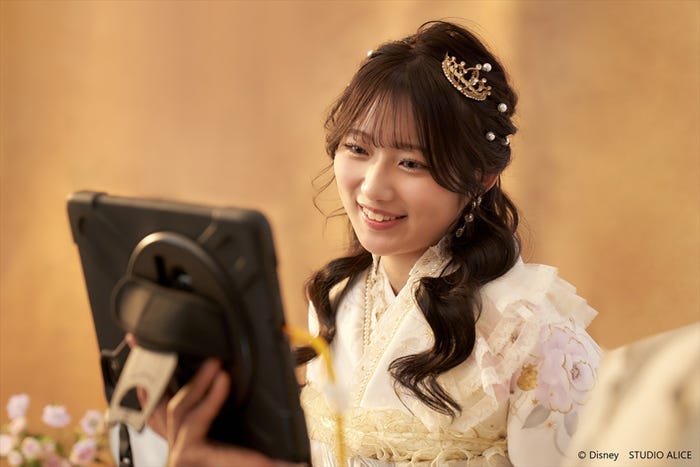 希空/新WebCM「“今、私が着たい振袖。” 希空×ふりホ 4LOOK」撮影オフショット(提供写真)