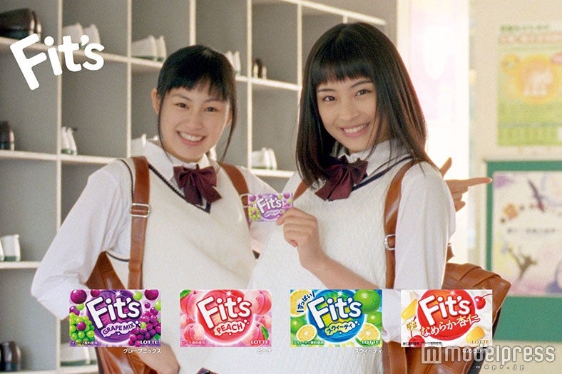（左から）CM「Fit's」で共演する南乃彩希、広瀬すず／画像提供：ロッテ
