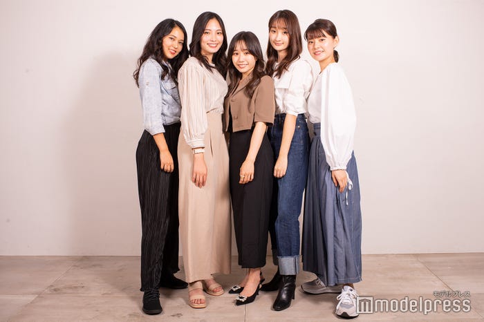 常住紅葉さん、須田美帆さん、中村ななみさん、竹内初菜さん、野口莉子さん/「ミス学習院」ファイナリスト(C)モデルプレス