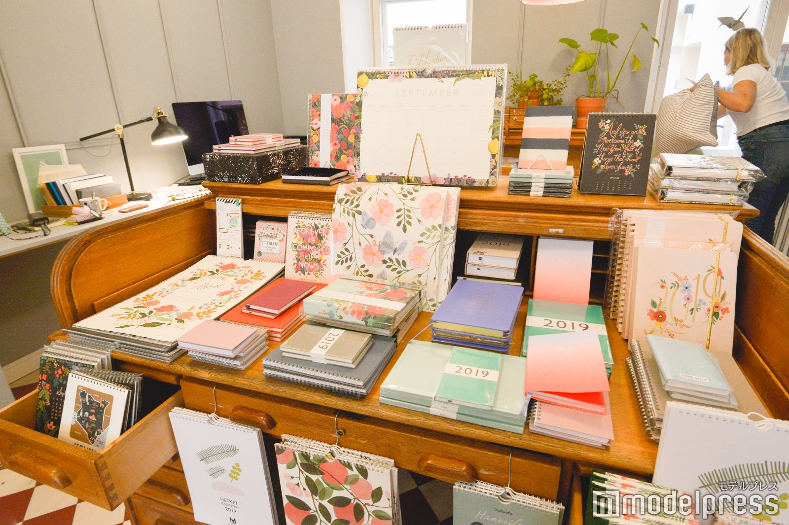 美雪・悠輔がデートした「ペーパーショップ」 （C）モデルプレス