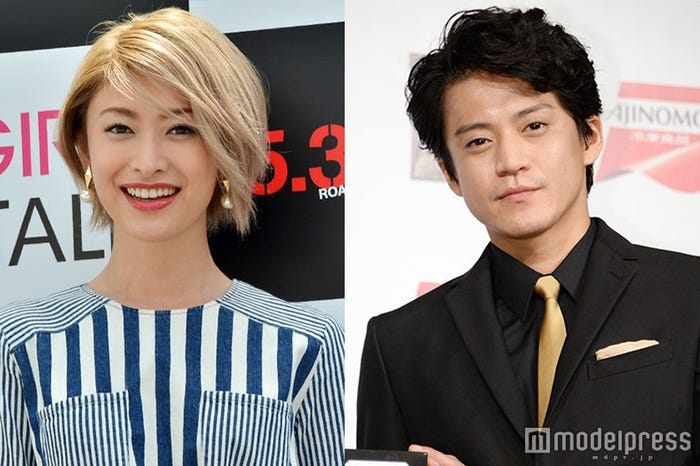 夫・小栗旬(右)からの祝福を明かした山田優(C)モデルプレス