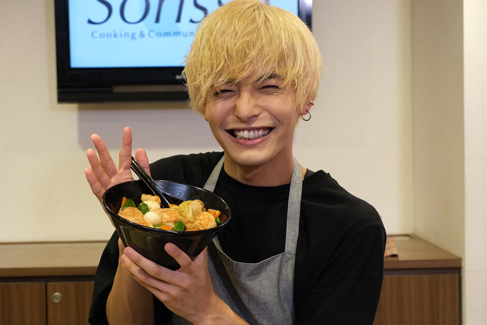 真夜中の12時・相馬理、スマイル全開で料理男子の腕を発揮　新たな形でファンと交流