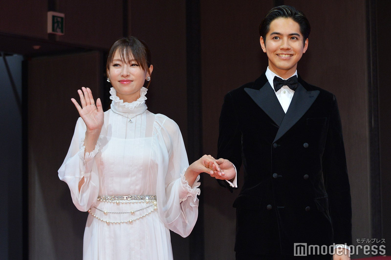 深田恭子をエスコートする片寄涼太（C）モデルプレス