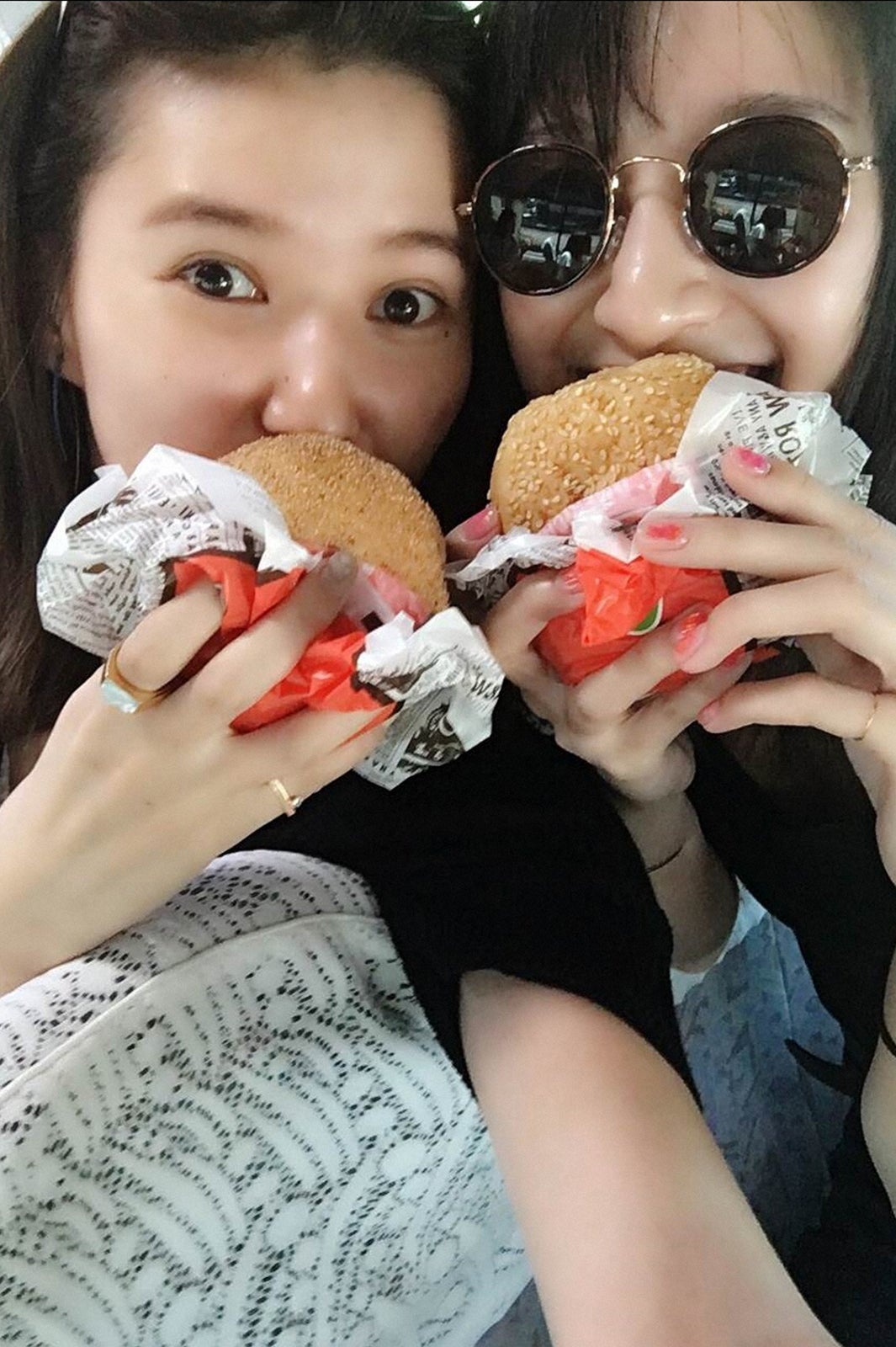 （左から）美優、鹿沼憂妃（C）TBS