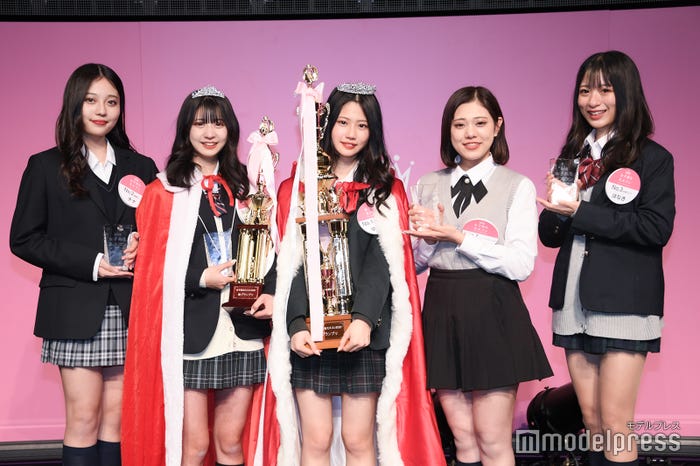 「女子高生ミスコン」SNOW賞・チナさん、準グランプリ&モデルプレス賞・あやねさん、グランプリ・ゆきのさん、ジョブドラフト賞・あみつんさん、審査員特別賞・はなきさん(C)モデルプレス