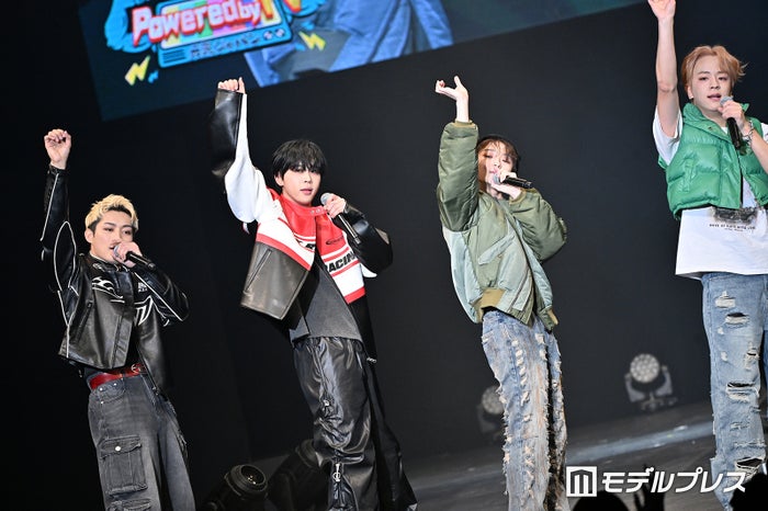 ORβIT、韓国出身メンバー3人不在も圧巻パフォーマンスで会場沸かす【超十代2024】