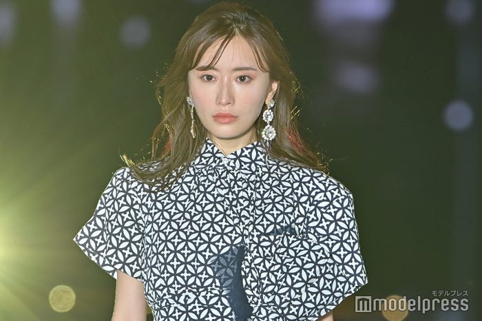 松本まりか「GirlsAward 2022 S/S」ランウェイの様子(C)モデルプレス