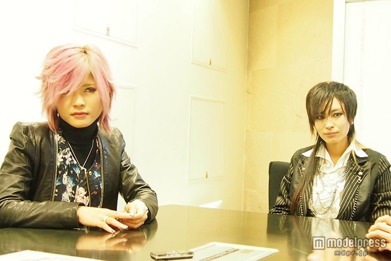 （左から）oni、AKIRA