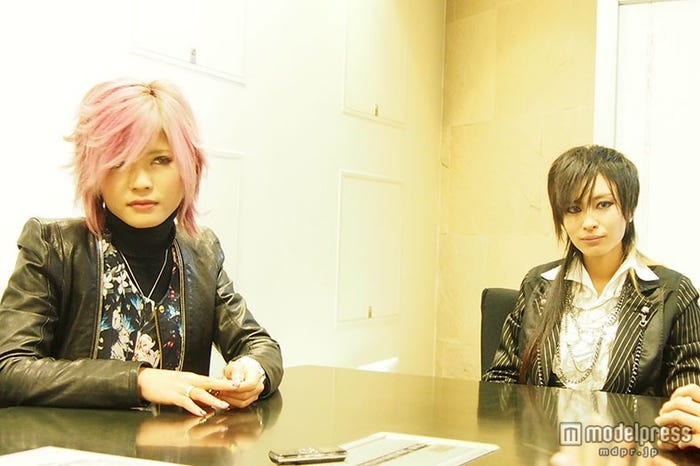 (左から)oni、AKIRA