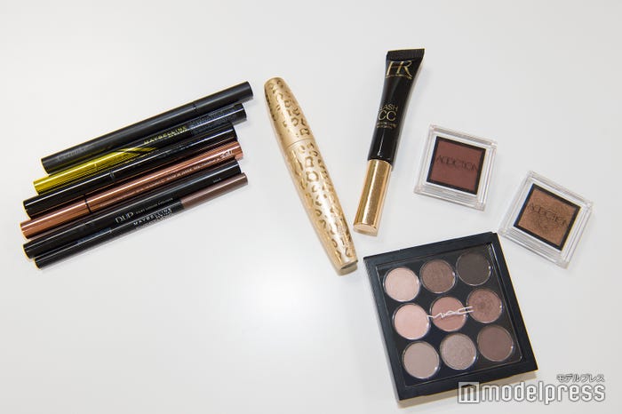 【板野友美の愛用コスメ:アイメイク】まつ毛は ヘレナ ラッシュ クイーン フェリン エレガンス/ヘレナ ラッシュ CC で。 (C)モデルプレス