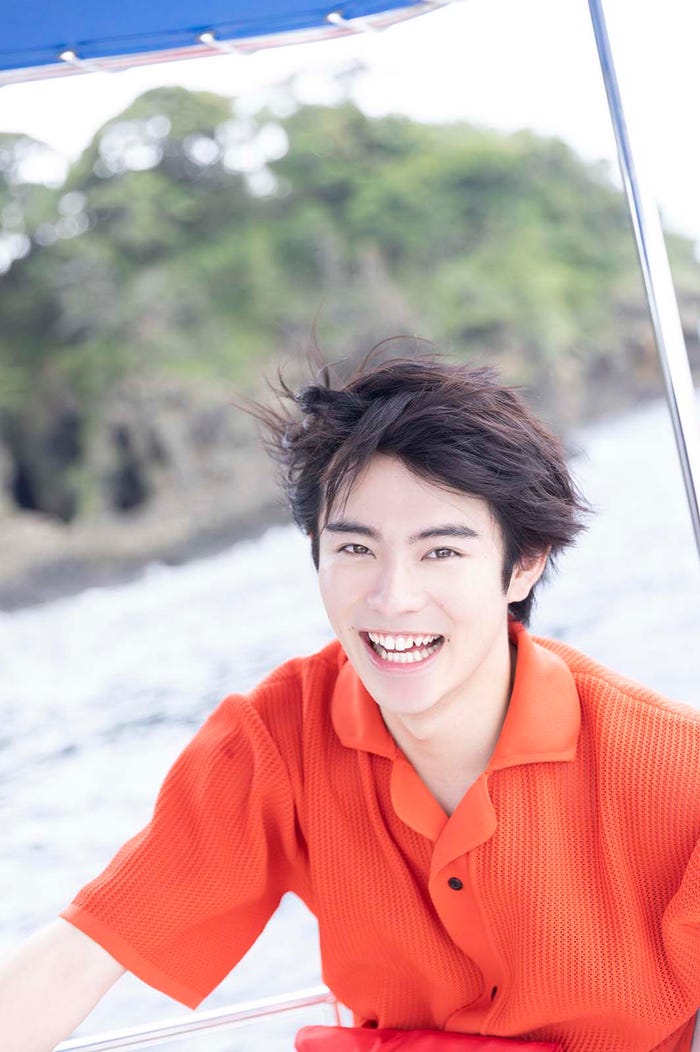 「前田拳太郎1st写真集 Awake」より(C)KADOKAWA/写真:横山マサト