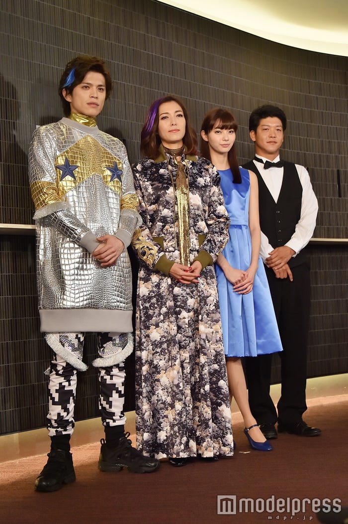 山本裕典、安蘭けい、新川優愛、駿河太郎(C)モデルプレス