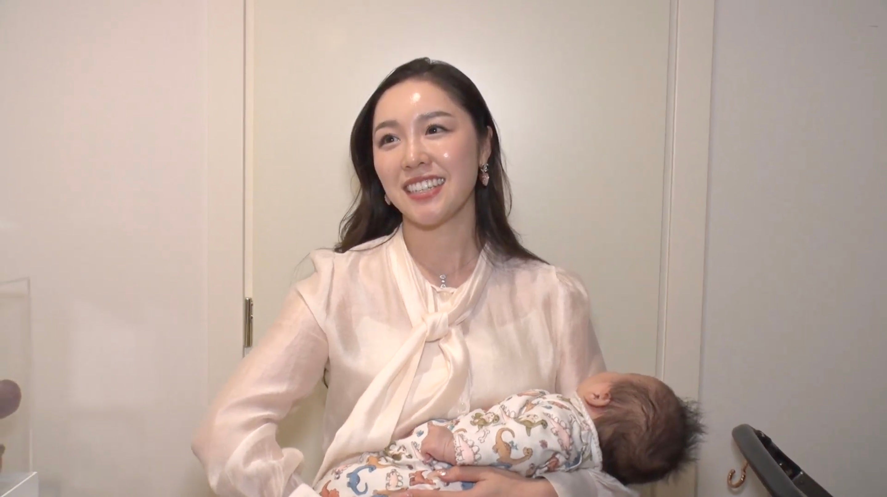 石田安奈（C）AbemaTV,Inc.