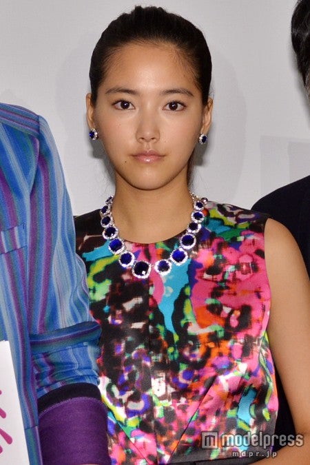 「non-no」モデル竹富聖花、美脚披露で「素敵な恋をしてください」