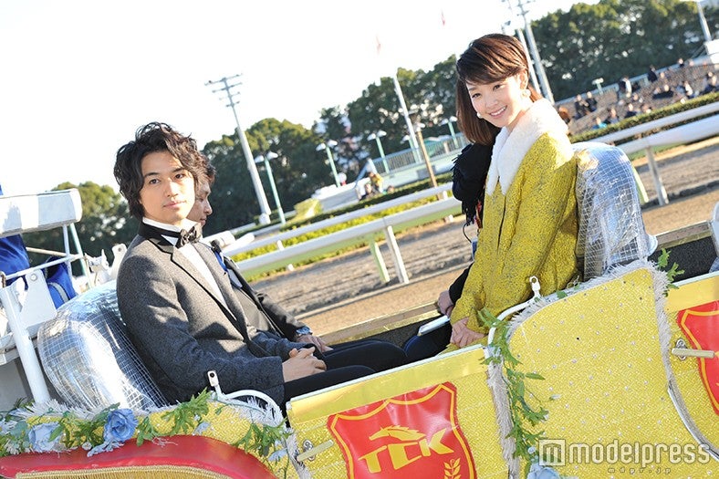 斎藤工、剛力彩芽（C）モデルプレス