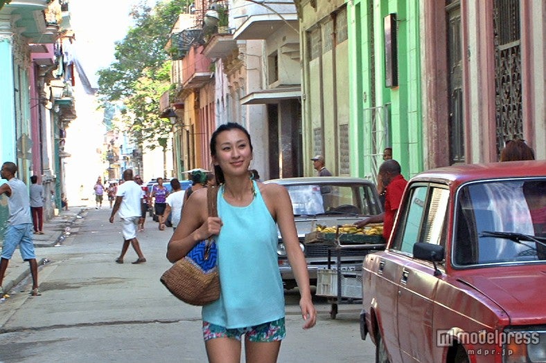 カラフルな南国の街を散策