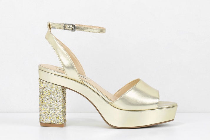 オープントゥプラットフォームサンダル「CHARLES & KEITH」8,100円（税込）／画像提供：CHARLES & KEITH OFFICIAL ONLINE STORE