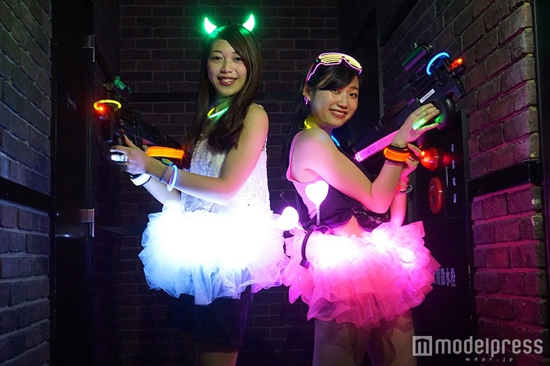 誰よりも光るグッズを身につけて派手に目立つ／画像提供：ASOBIBA