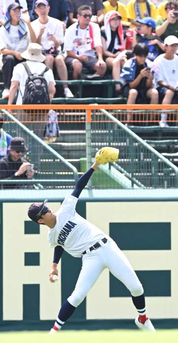 横浜-沖縄尚学 試合開始前からファン注目 末吉良丞のブルペン投球には人だかり 織田翔希は遠投でじっくり調整 開場前から甲子園周辺に多くの人が