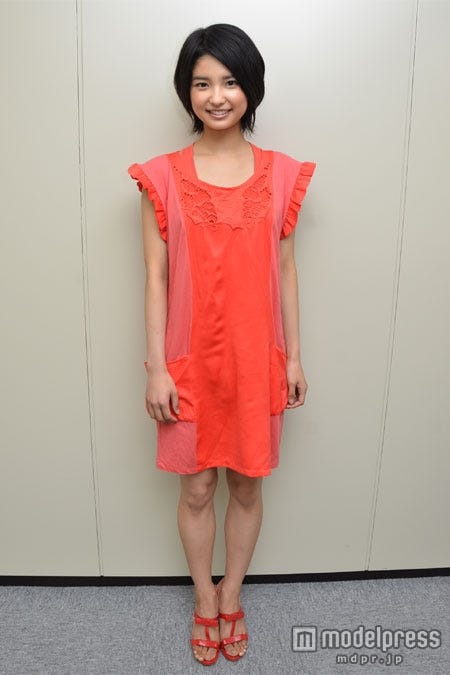 三根梓/スタイリスト:渕上優樹 ヘアメイク:森本淳子(GoN.)