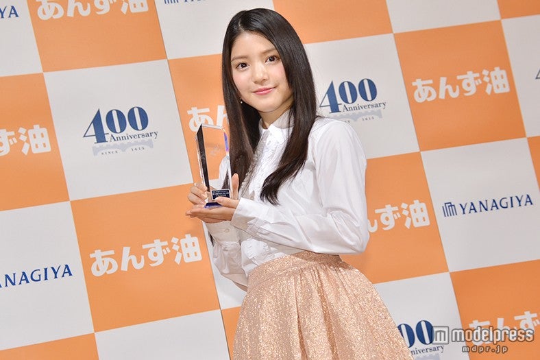 「最も黒髪が似合う美人大賞」を受賞した川島海荷