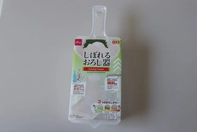 ダイソー　しぼれるおろし器　パッケージ