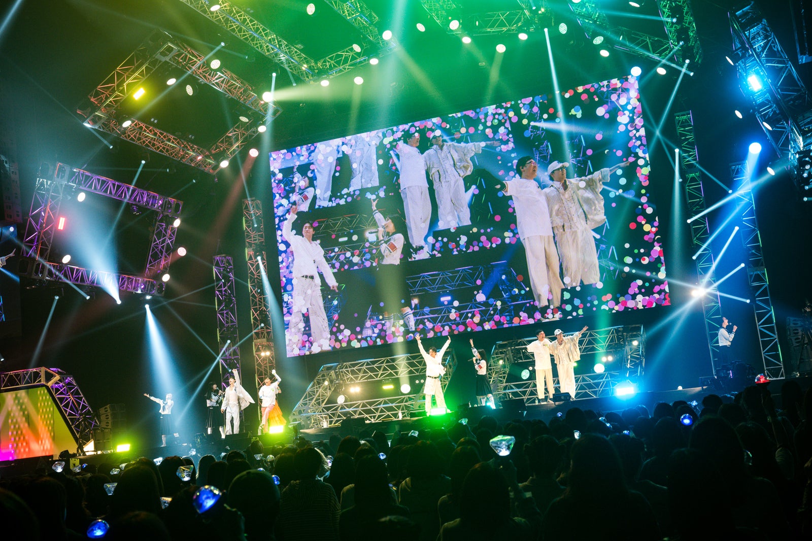 新しい学校のリーダーズ、FANTASTICS（C）ハタサトシ／高田梓／ヨシモリユウナ