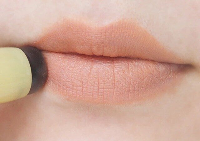 ダイソー　シリコーンリップブラシ（キャップ付、A）