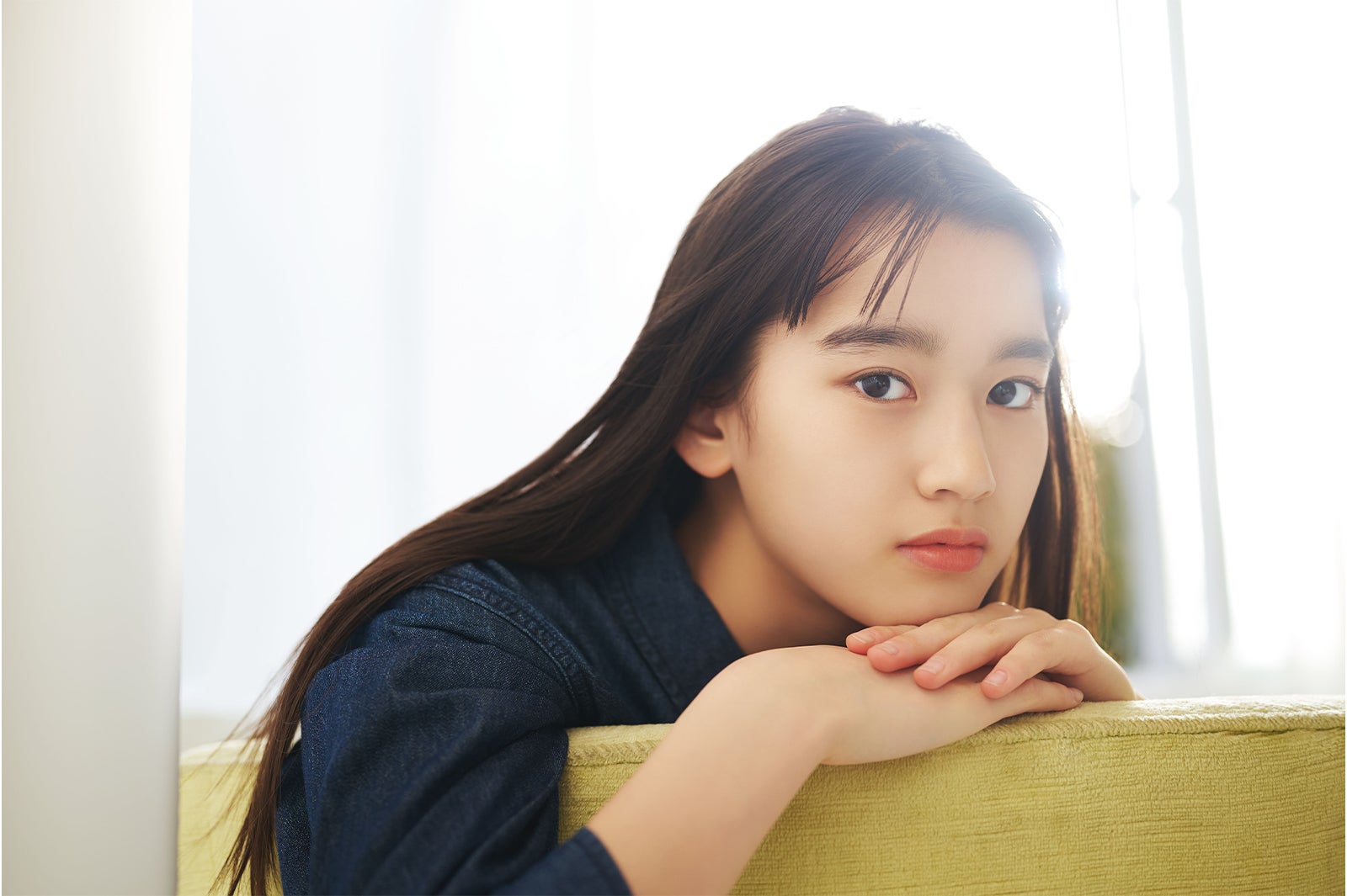 “ブレイク女優の登竜門”ポカリCM初Wヒロインで話題・椿、デビューわずかで雑誌表紙抜擢のシンデレラガール【注目の人物】