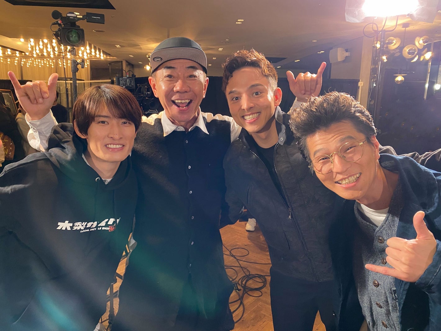 向井康二、木梨憲武、満島真之介、芝大輔（C）カンテレ