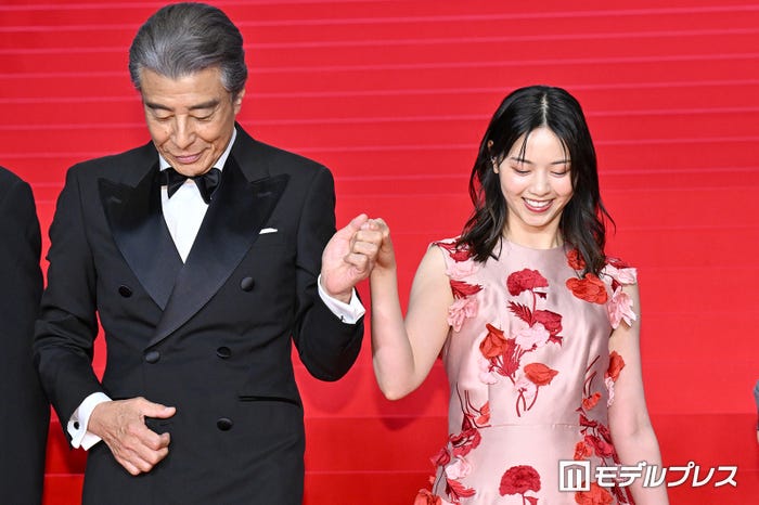 舘ひろし、西野七瀬(C)モデルプレス