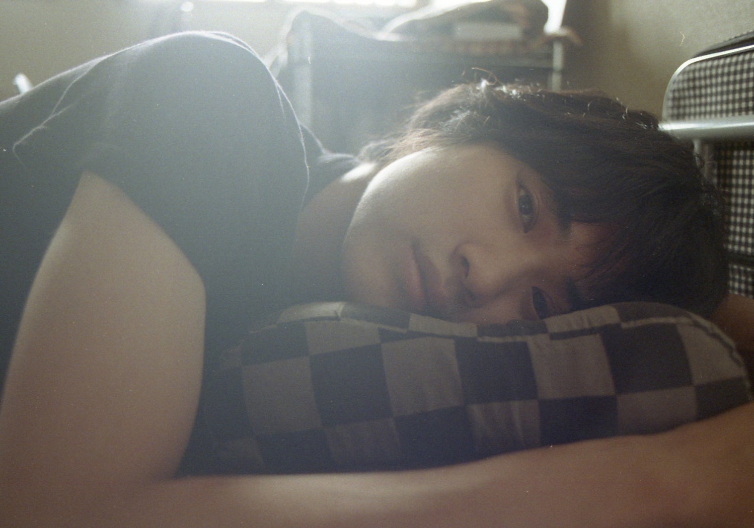 寝起き男子の無防備さ＆色気にキュン　突撃撮影で収めたリアルな表情