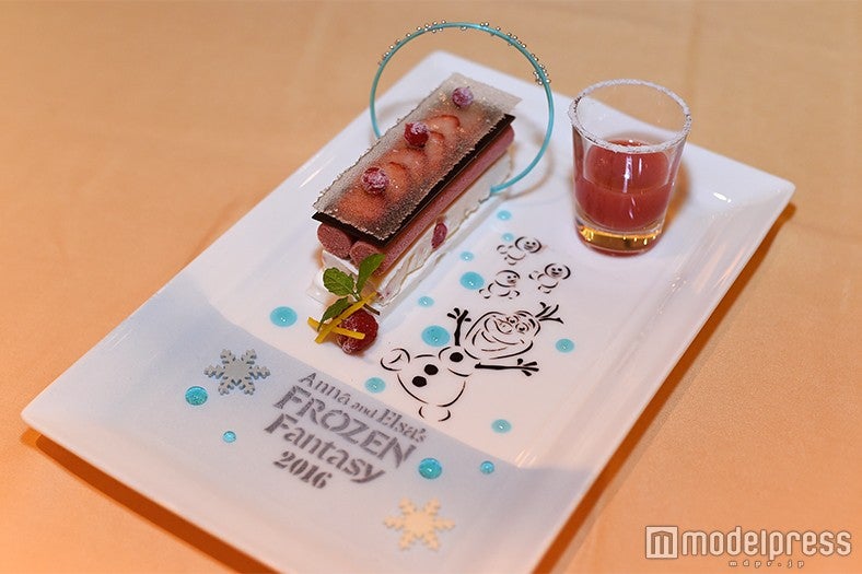 ヌガーグラッセとストロベリーソース（C）モデルプレス