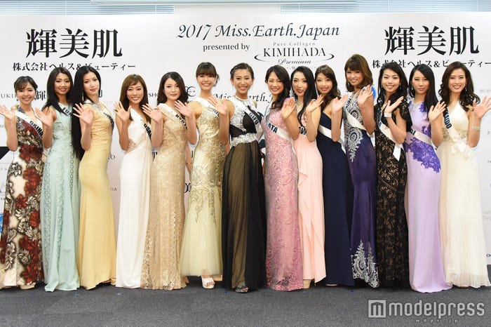 (左から)安慶名愛、斎藤恭代、渡邊やや、松本咲、渕上理紗、早川佳朱美、長田理恵、大塚椎菜、平沼理沙子、塚本敦未、落合史織、成田美織、小林愛里彩、岡田莉奈 (C)モデルプレス