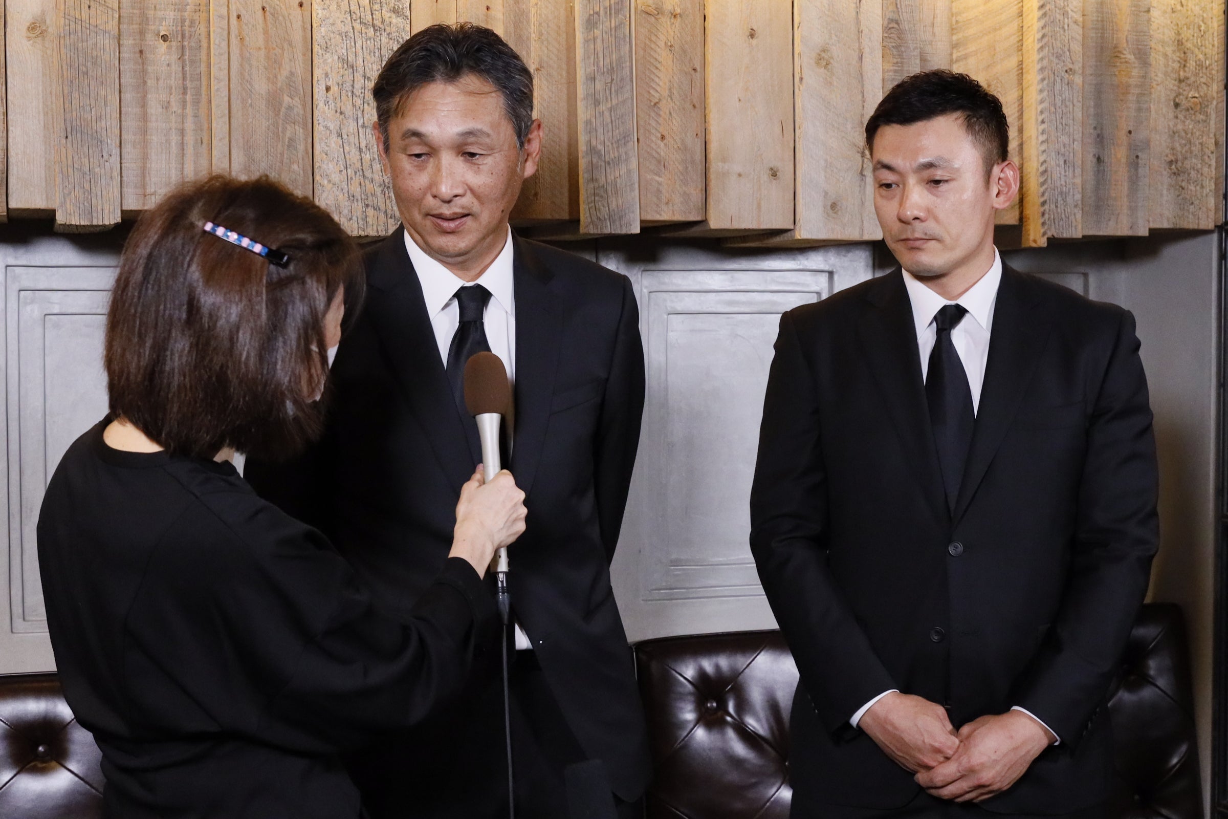 西口文也監督、栗山巧選手（提供写真）