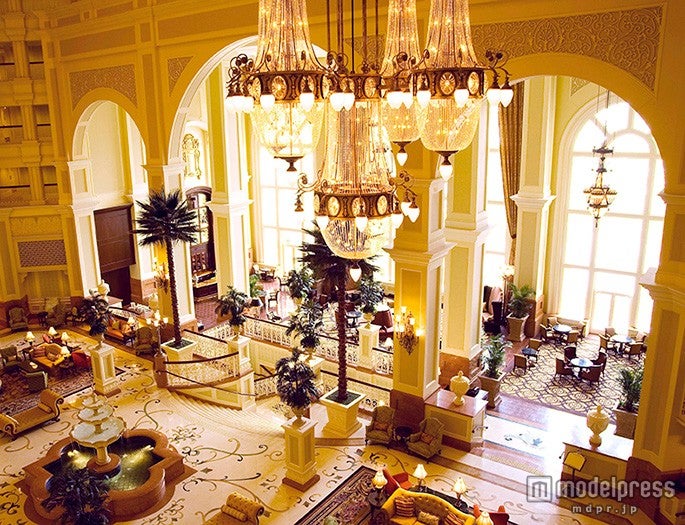 東京ディズニーランドホテルロビー（C）Disney