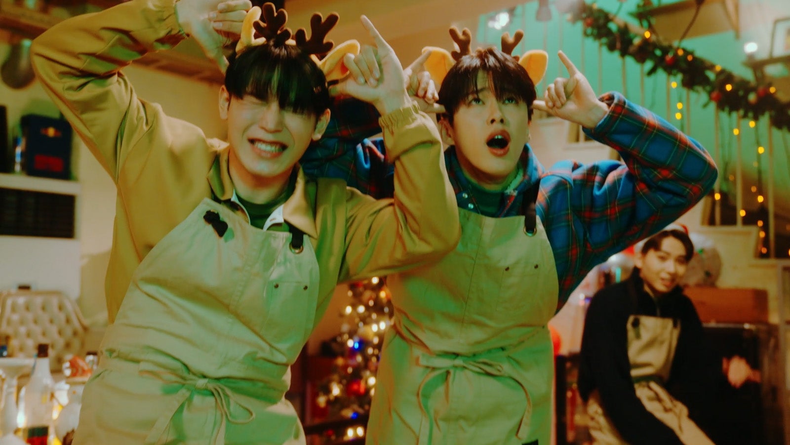 與那城奨、河野純喜、川尻蓮 （C）LAPONE Entertainment Inc. （C）10ANTZ Inc.