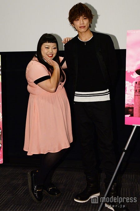 (左から)渡辺直美、山本裕典