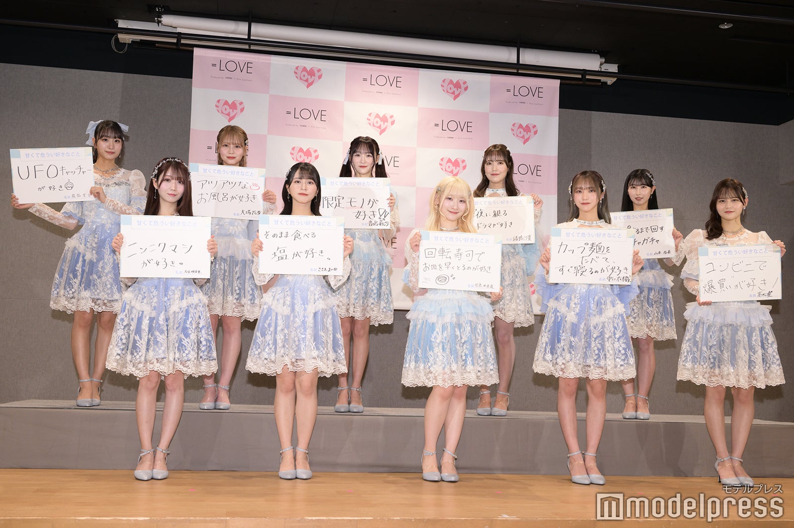 ＝LOVE（後列左から）瀧脇笙古、大場花菜、音嶋莉沙、諸橋沙夏、山本杏奈（前列左から）大谷映美里、佐々木舞香、齋藤樹愛羅、野口衣織、高松瞳（C）モデルプレス
