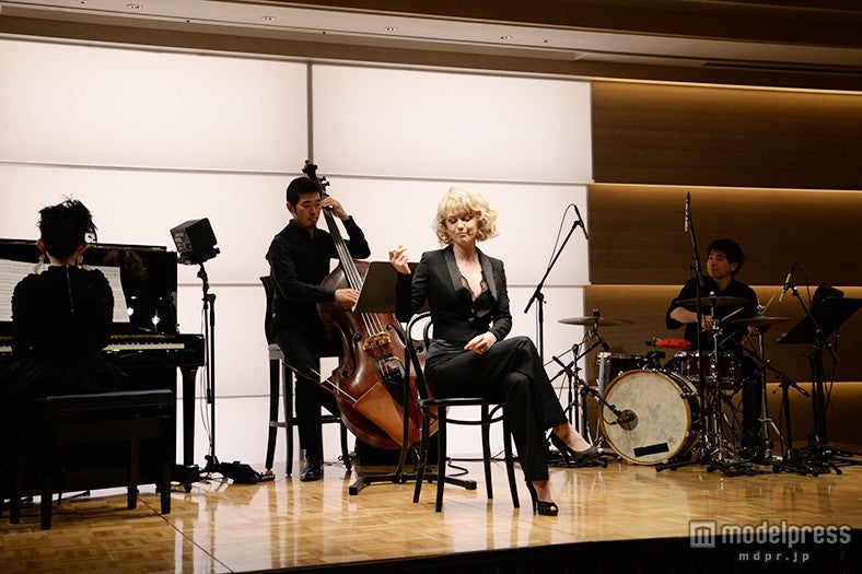 生歌披露の様子