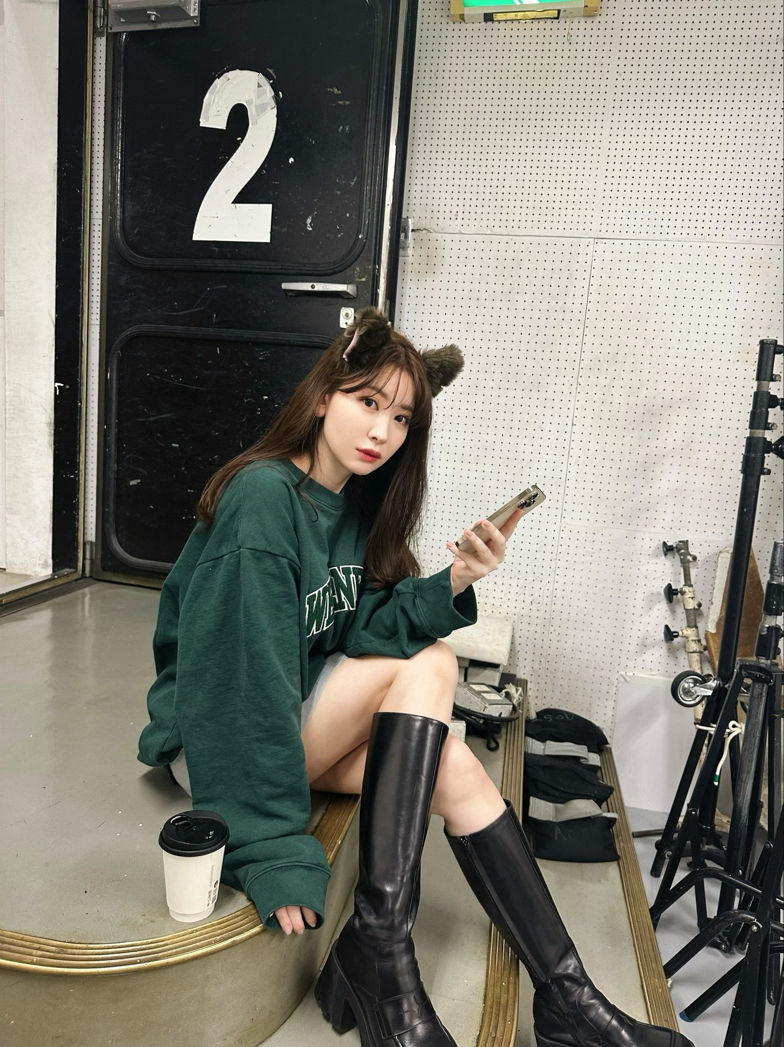 【2月22日は猫の日】小嶋陽菜・JO1木全翔也・元櫻坂46菅井友香…猫コスプレ＆愛猫ショット披露