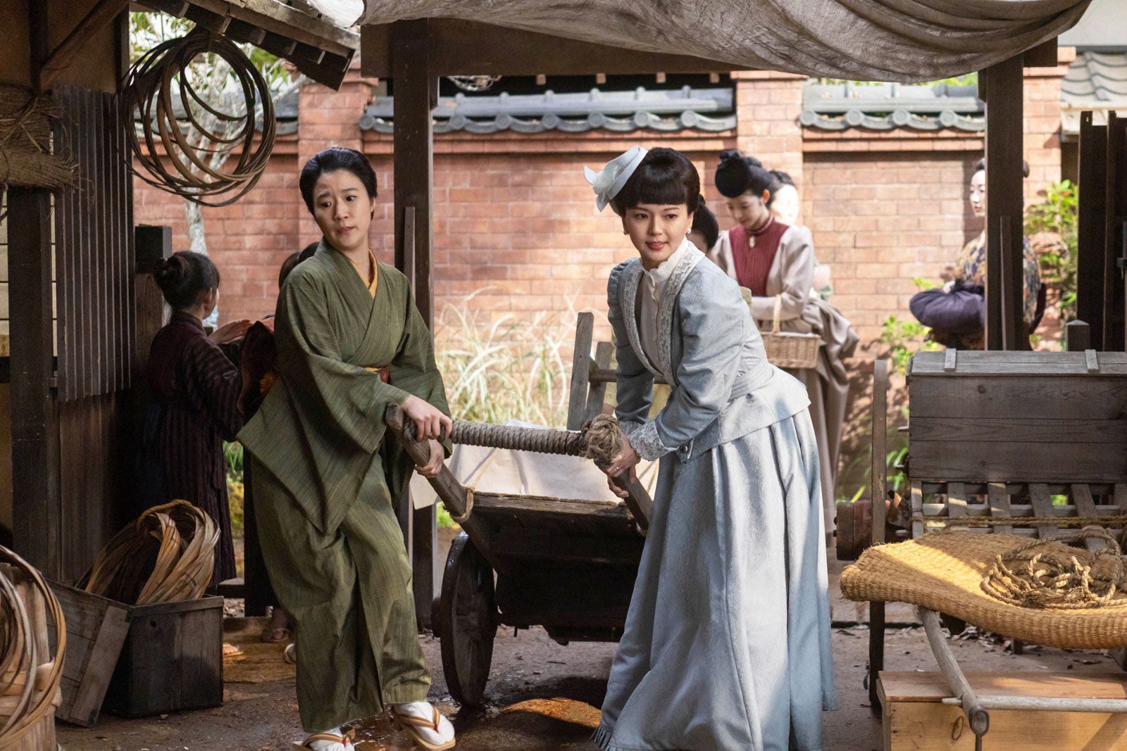 多部未華子ら「風、薫る」第15話（C）NHK